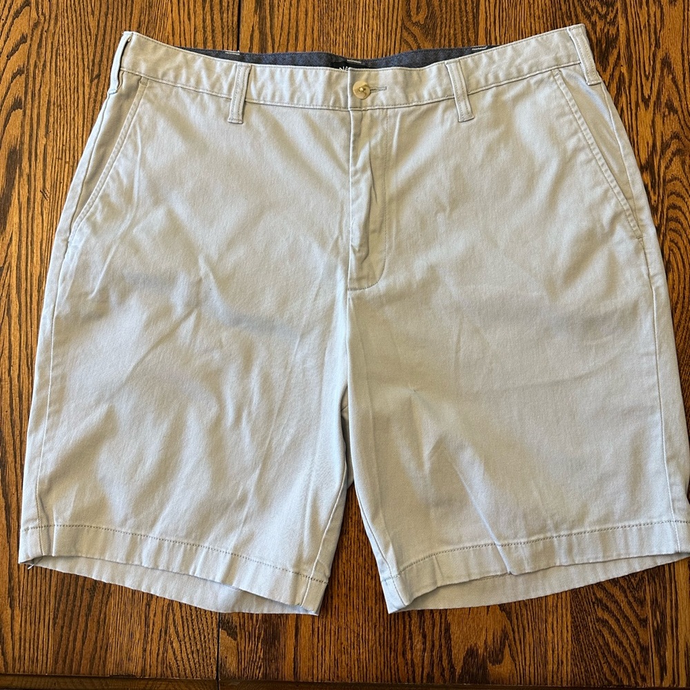 Nautica the deck short/classic fit, stretch. Sz 36W. Stone color. New w/o tags.